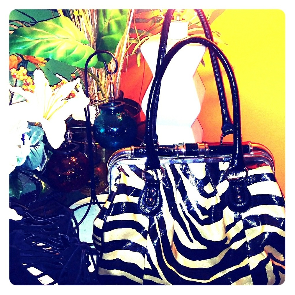 Tan and Black leapared purse pleather bag